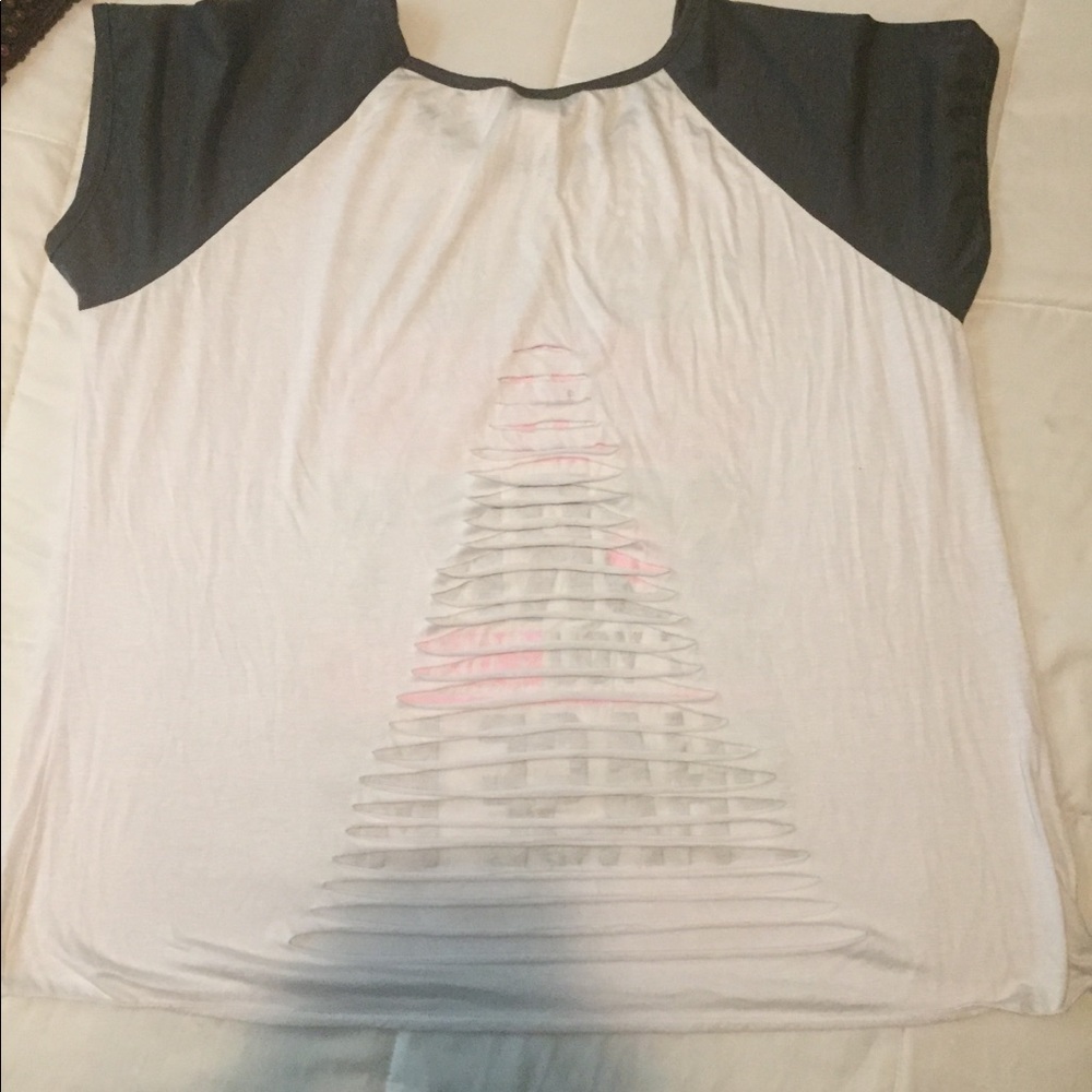 Graphic Tee 💖 - Picture 3 of 3